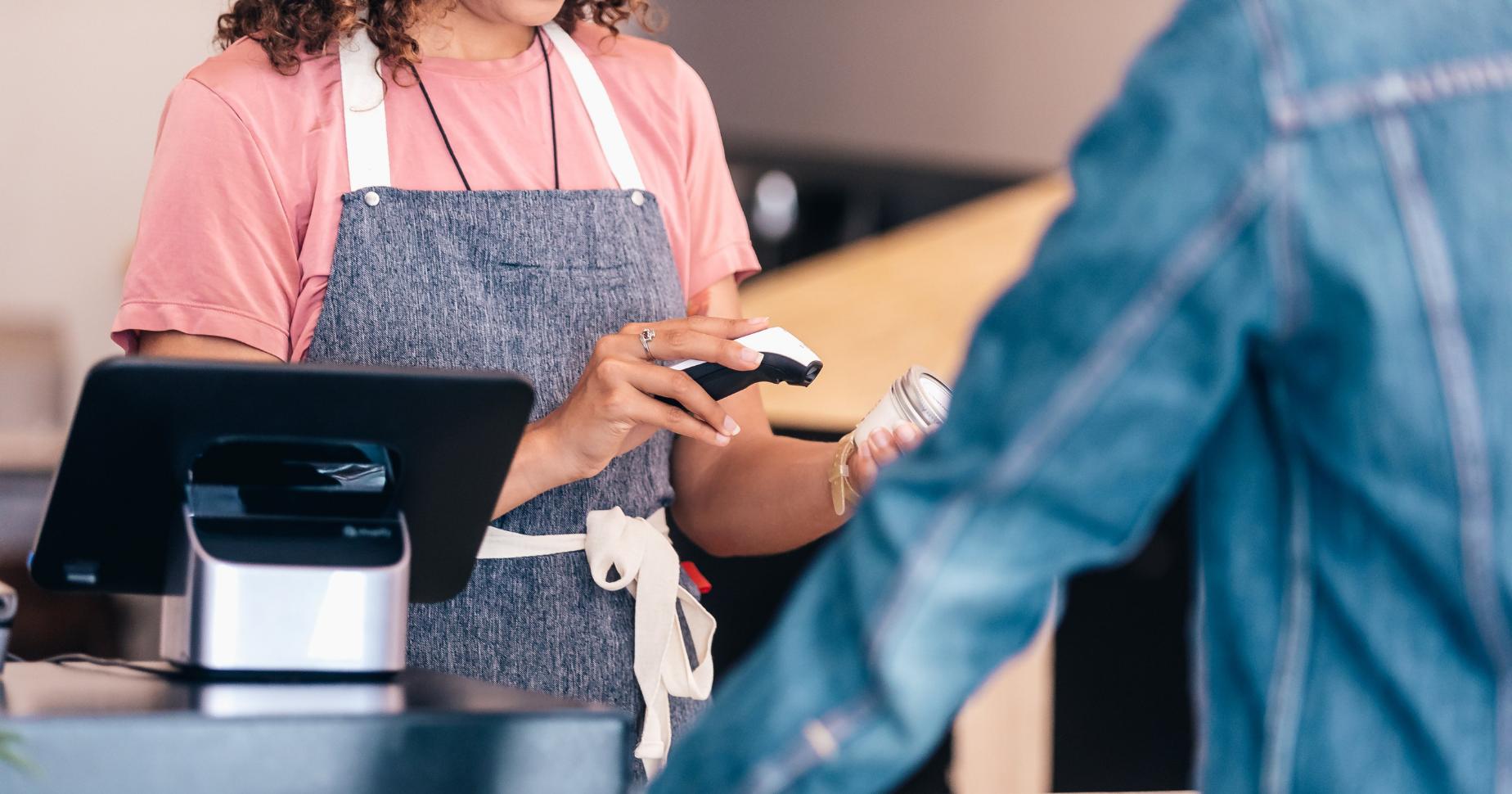 16 ideias para atrair clientes à sua loja física (2025)